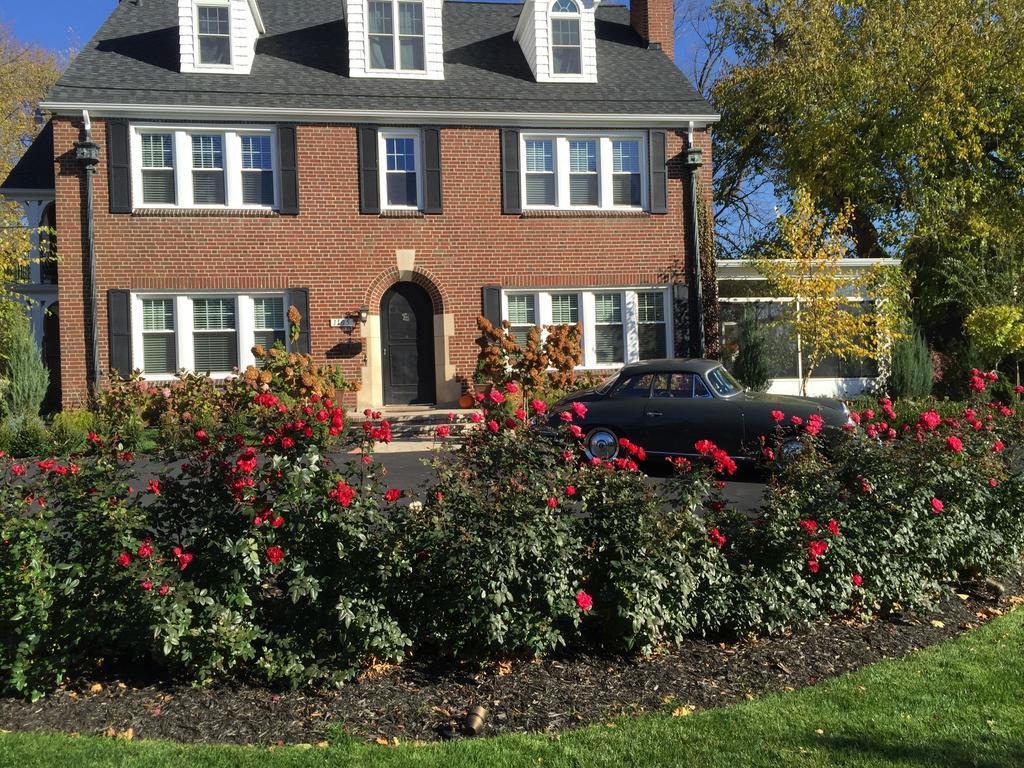 Knob Hill Bed And Breakfast Flint Exterior photo